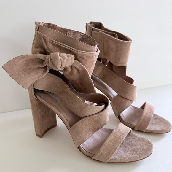 Jeffrey Campbell Shoes - JEFFREY CAMPBELL || Tan Bow-Bow High Heel Sandals. Sz. 8.5